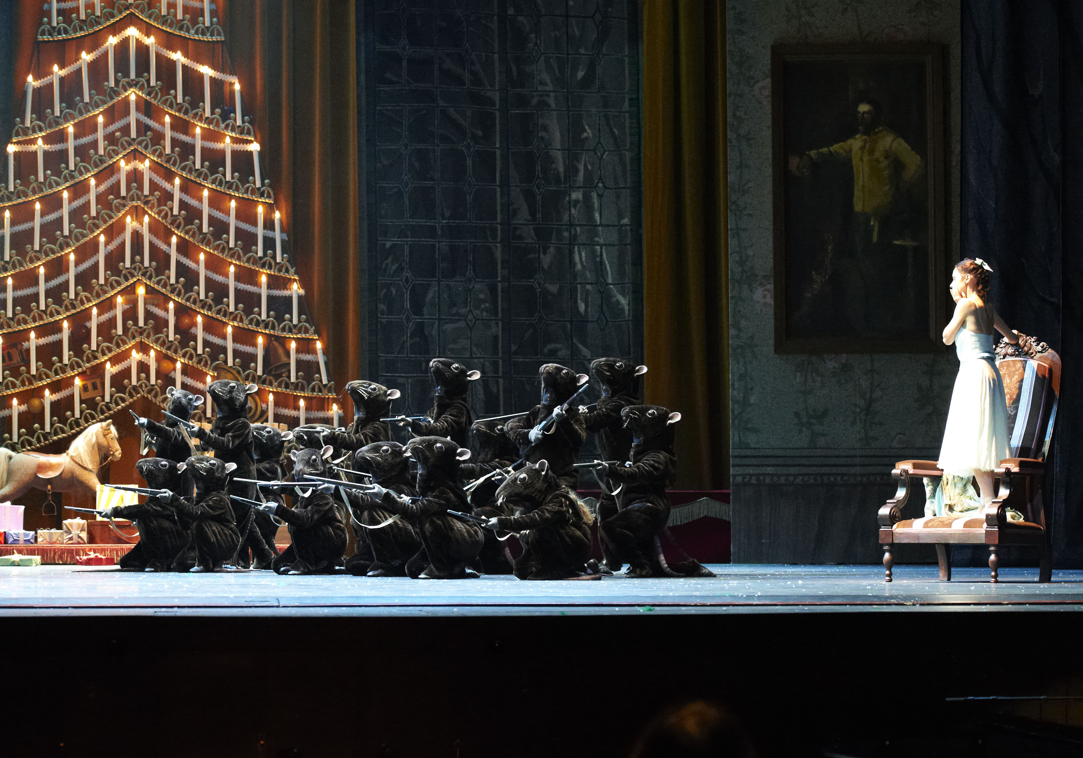 Vienna ballet: PÄHKINÄNSÄRKIJÄ / Studio 123